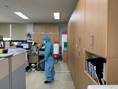 코로나 19 예방 복지관 방역 실시 이미지