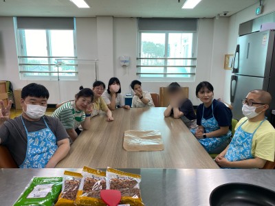 직업적응훈련생 제과제빵훈련 '아몽드 쇼콜라' 만들기 이미지