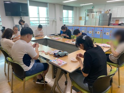 직업적응훈련 토탈공예(비즈팔찌 만들기 및 한복퍼즐 꾸미기) 이미지