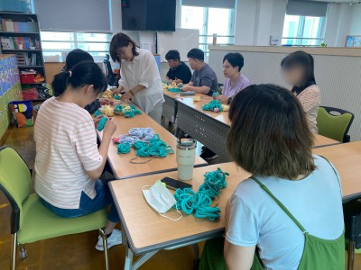 직업훈련생 토탈공예(텀블러 백 만들기) 이미지