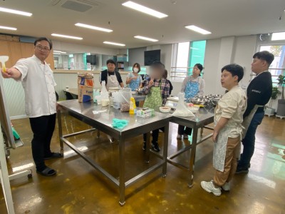 직업적응훈련생 특별활동(르뱅쿠키 만들기) 이미지