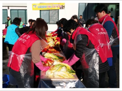 2016년 복지관 김장 담그기 행사 이미지