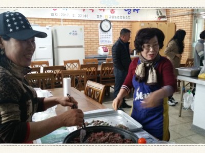 &#034;정성가득 뜨끈한 사골떡국 최고예요&#034; 이미지